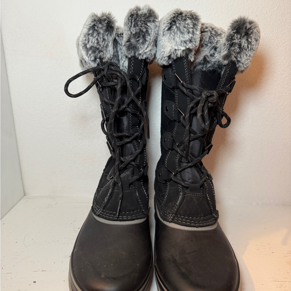 Women's Black Fur-Lined Winter Snow Boots